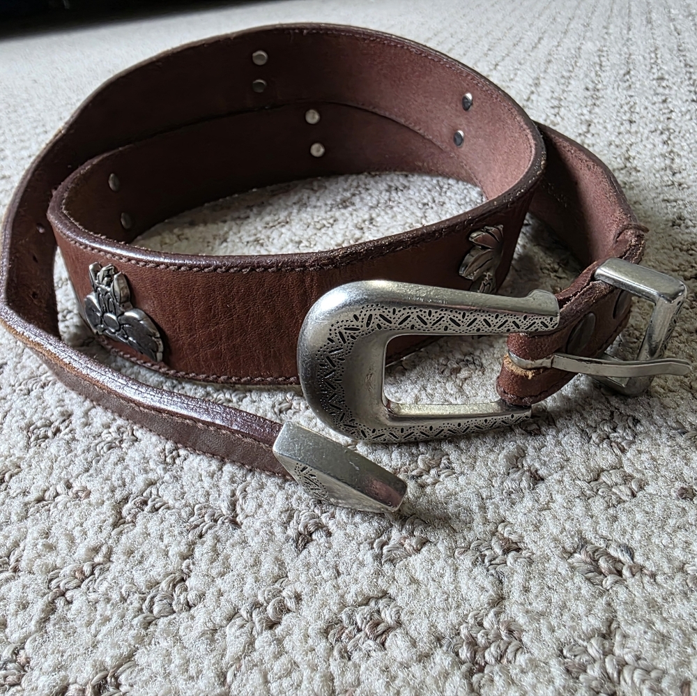 Vintage Warner bros. Bugs bunny leather belt